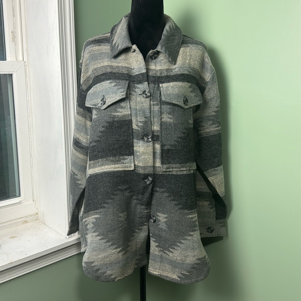 NWT dictionary Gray Aztec Shacket L/XL